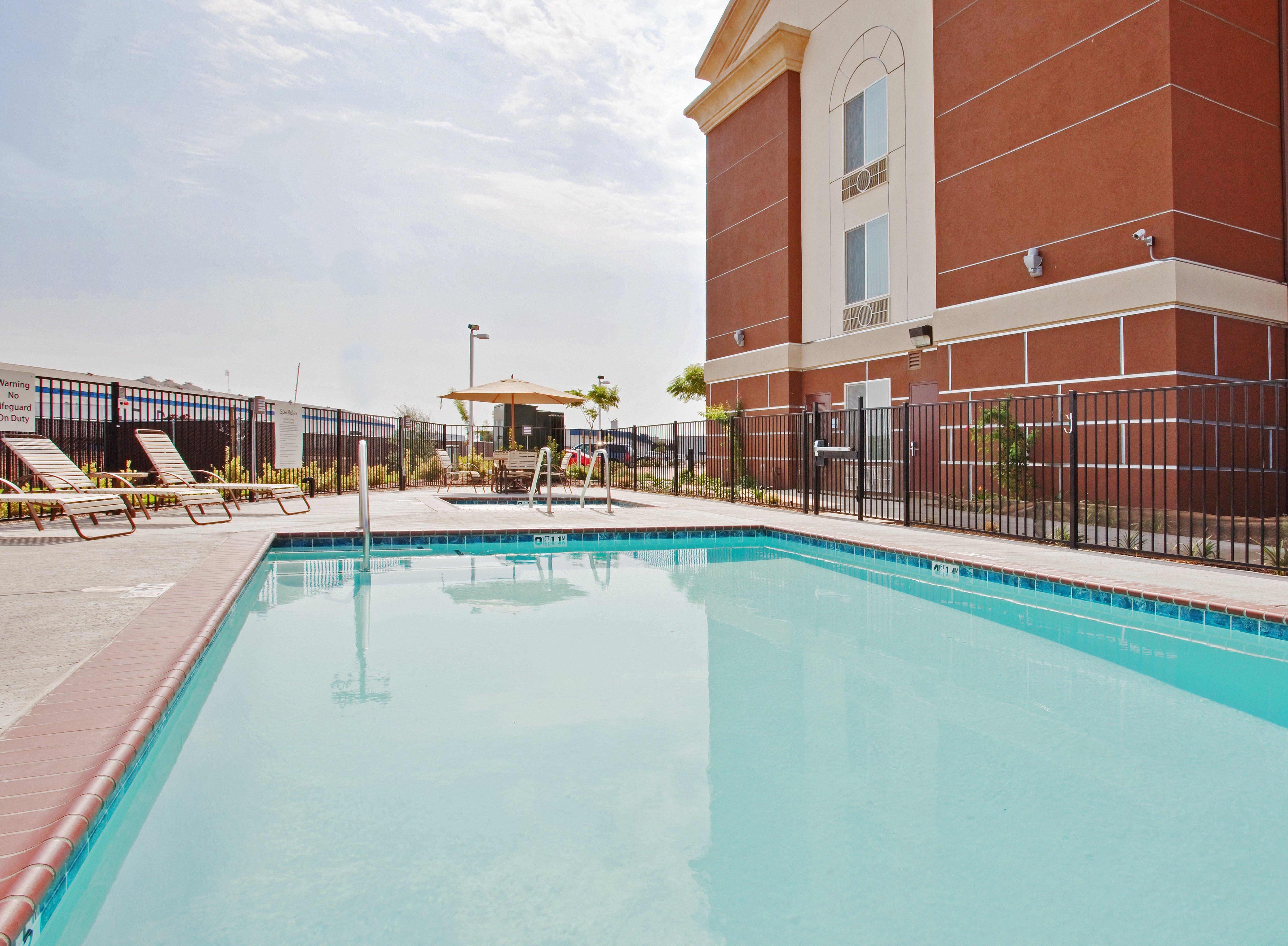 Holiday Inn Express & Suites Dinuba West By Ihg Экстерьер фото